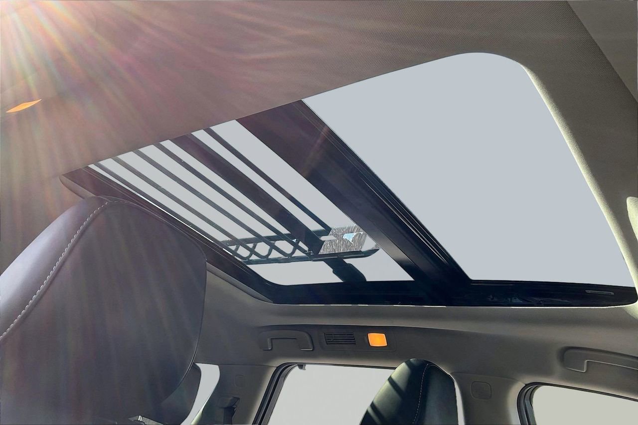 Used 2023 Nissan Pathfinder Platinum image 17