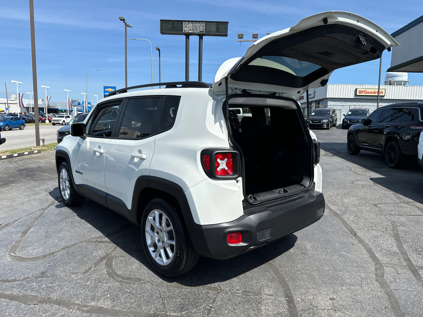 Used 2020 Jeep Renegade Latitude image 15