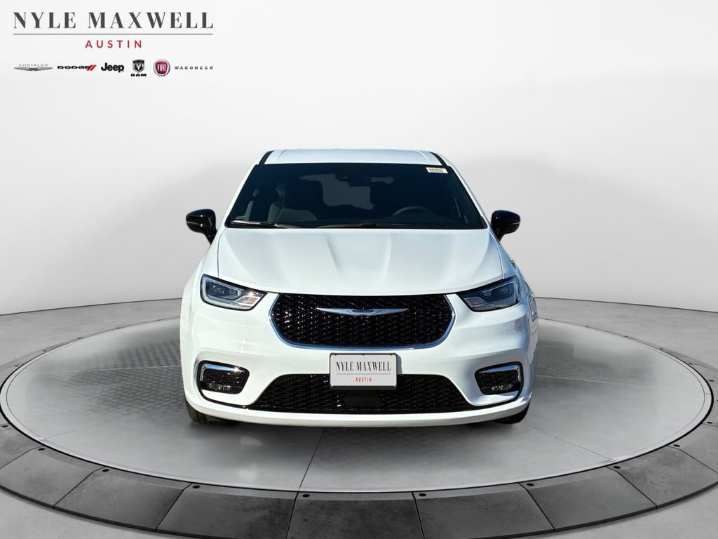 New 2026 Chrysler Pacifica Limited FWD image 18
