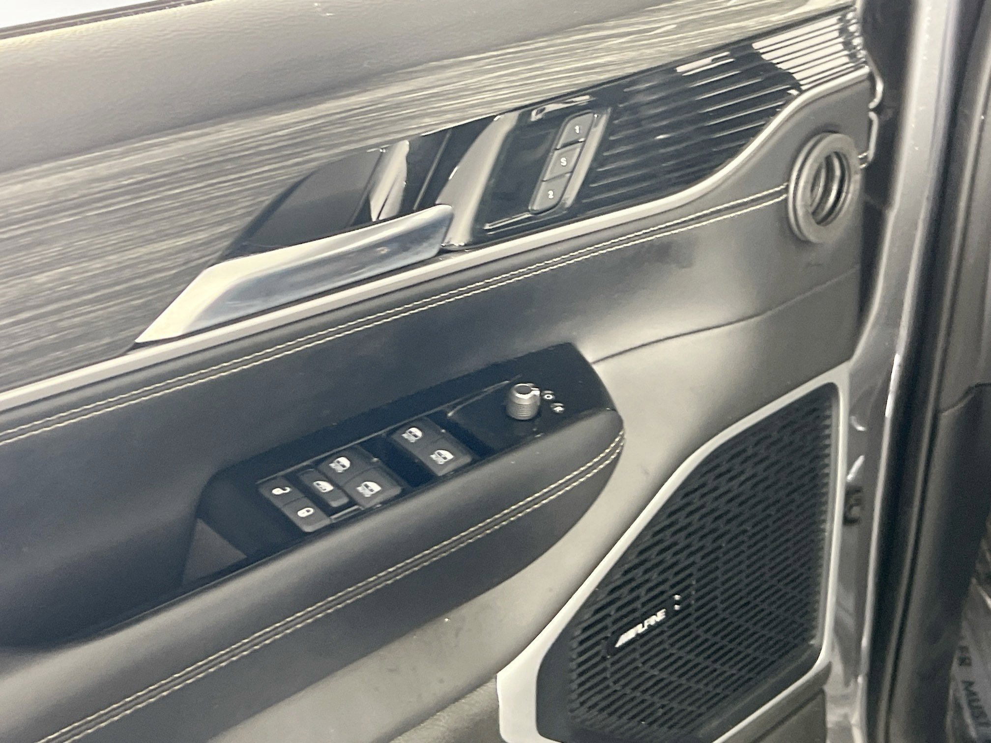 Used 2022 Jeep Wagoneer Series II w/ Flexible Seating Group image 18