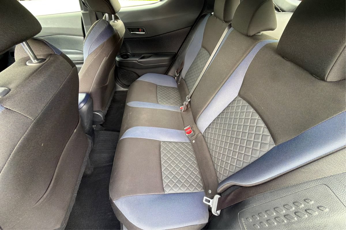 Used 2020 Toyota C-HR XLE FWD image 10