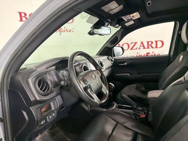 Used 2018 Toyota Tacoma TRD Off-Road w/ TRD Premium Off Road Package AWD/4WD image 12