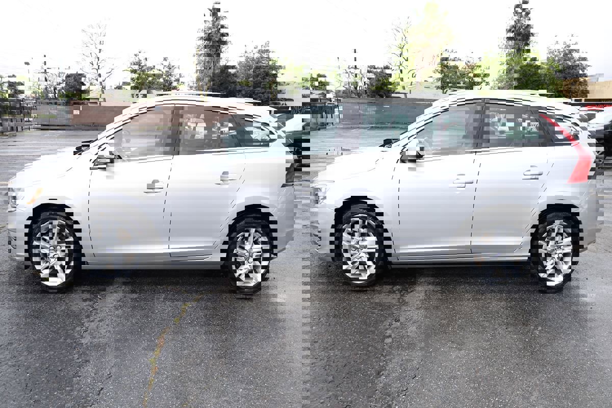 Used 2015 Volvo V60 T5 Premier FWD image 9
