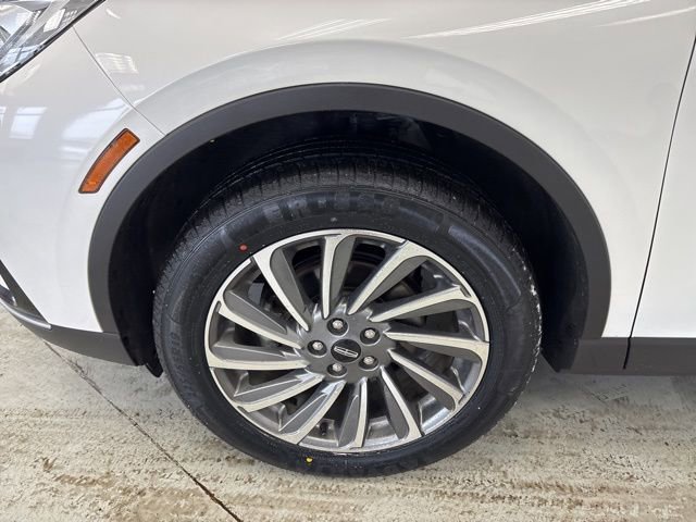 Used 2023 Lincoln Corsair Reserve w/ Rear Removable Package Tray image 6