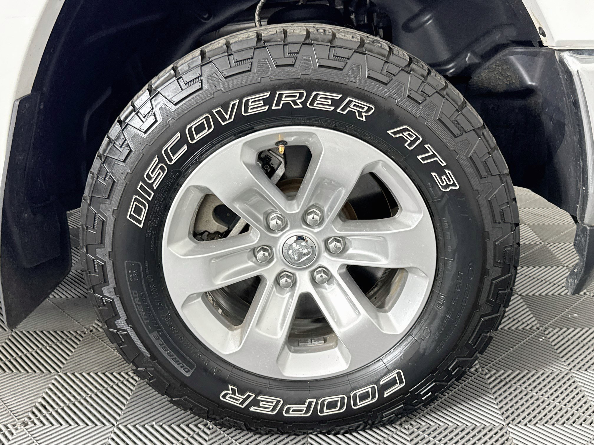Used 2020 RAM 1500 Laramie AWD/4WD image 30