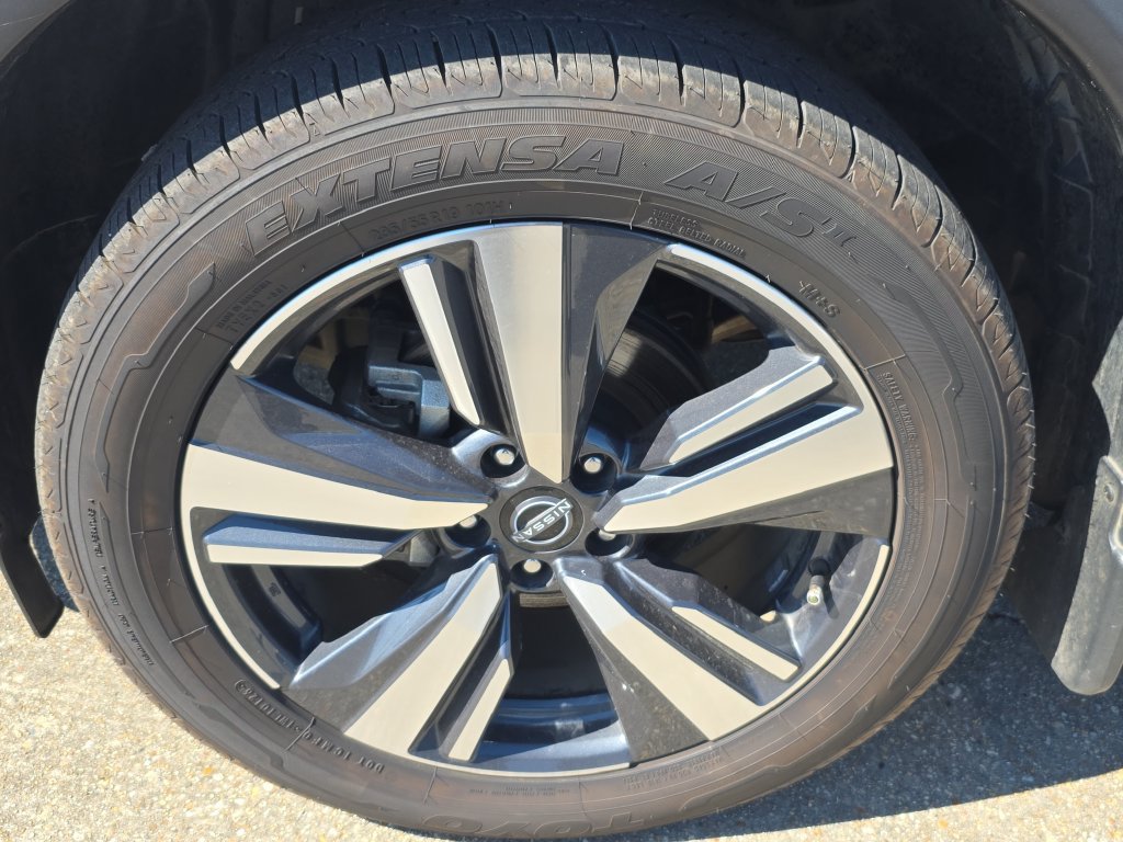 Used 2024 Nissan Rogue SL w/ SL Premium Package FWD image 11