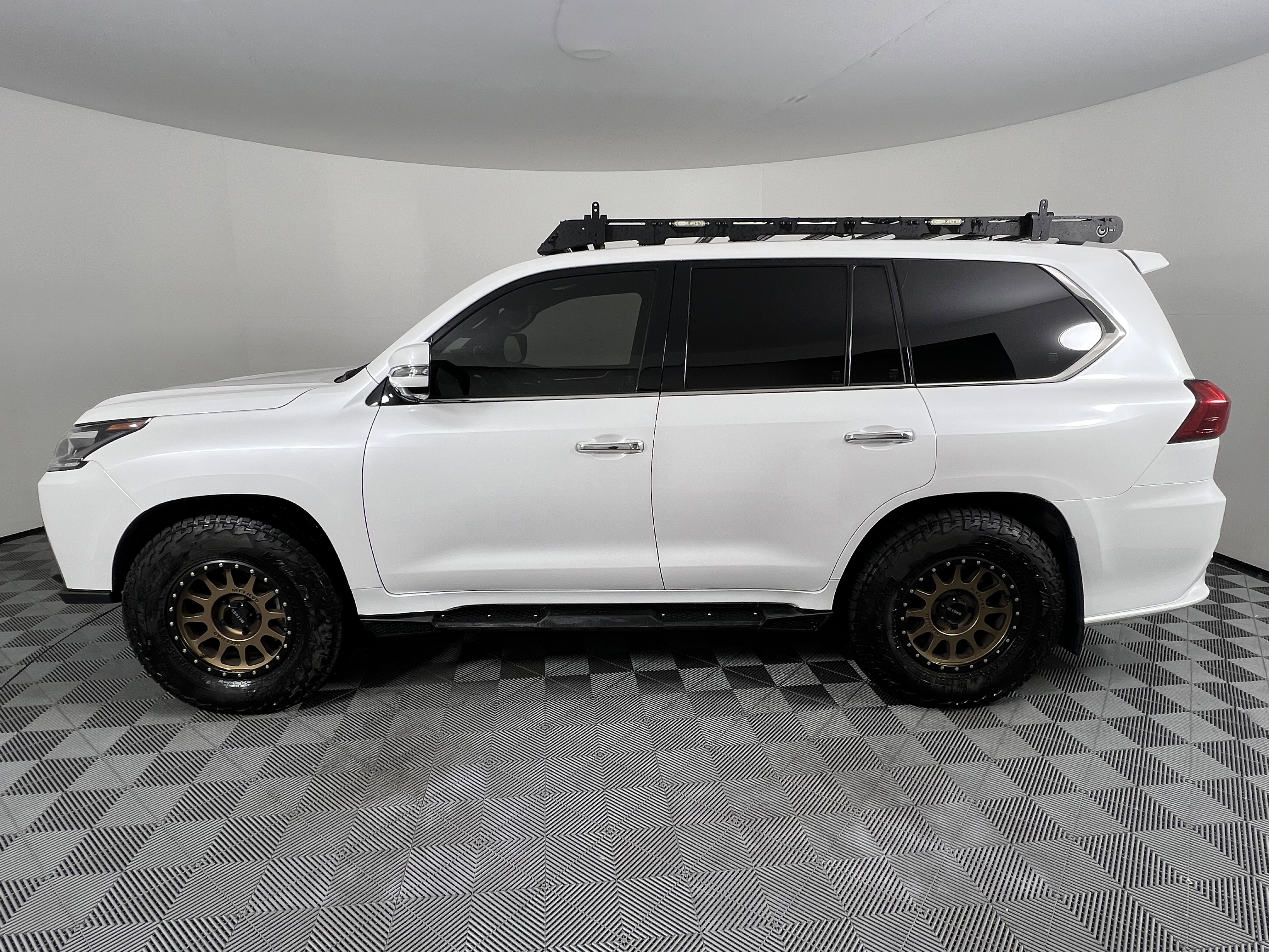 Used 2021 Lexus LX 570 4WD w/ Sport Package image 9