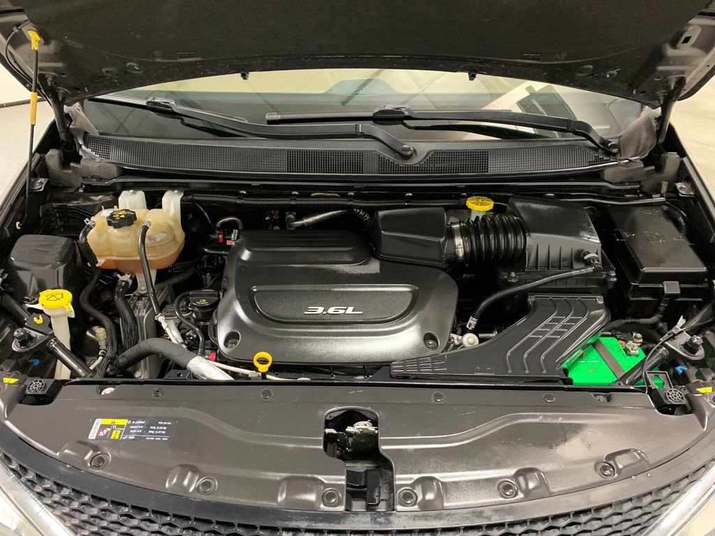 Used 2017 Chrysler Pacifica Limited FWD image 16
