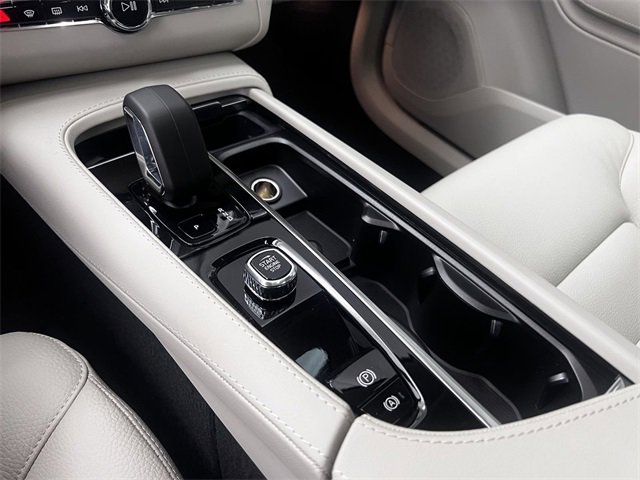 New 2025 Volvo XC90 B5 Core w/ Protection Package Premier image 25