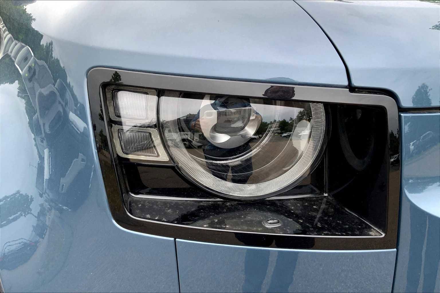 New 2025 Land Rover Defender 110 X-Dynamic SE image 16