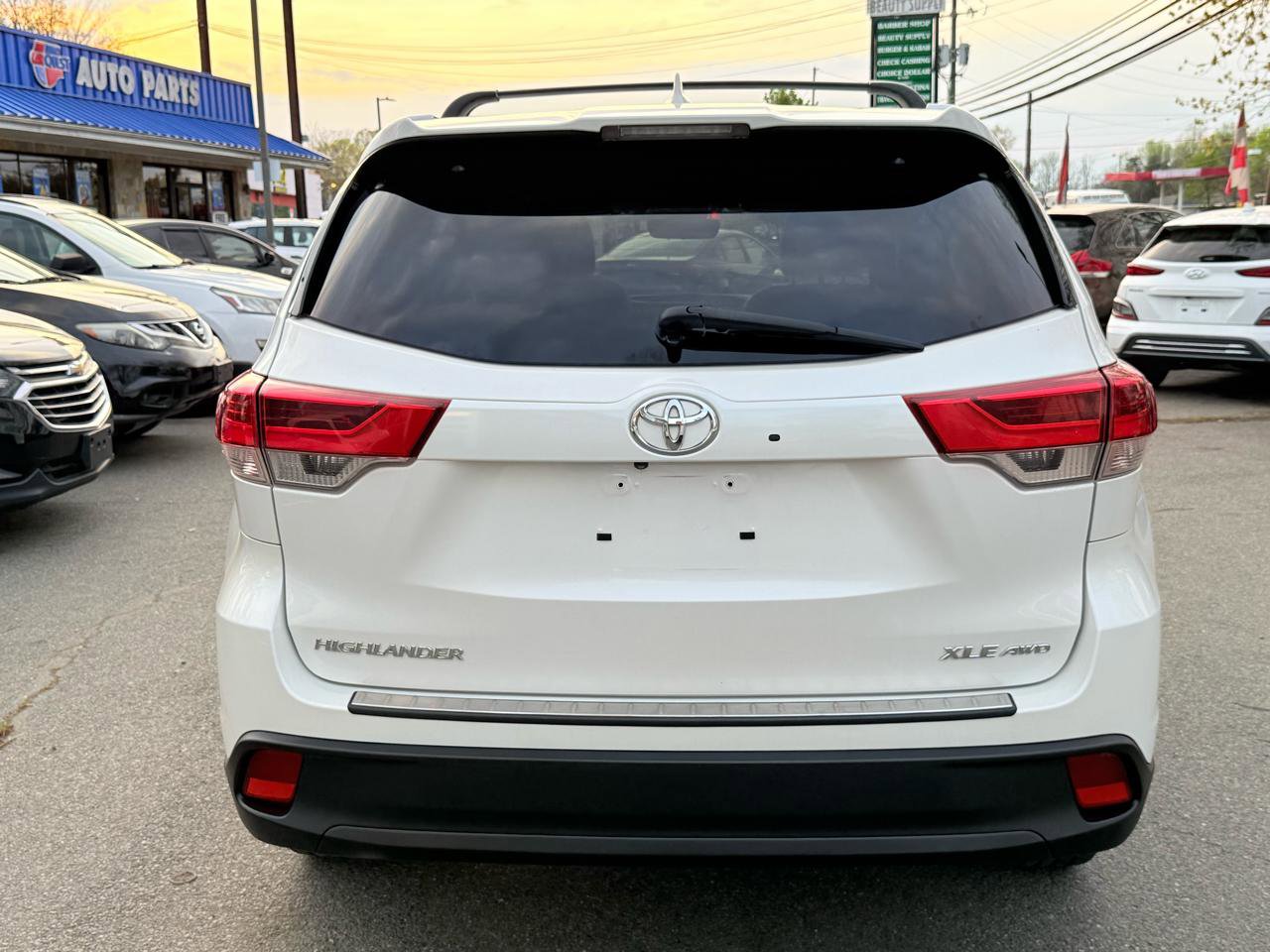 Used 2019 Toyota Highlander XLE AWD/4WD image 6
