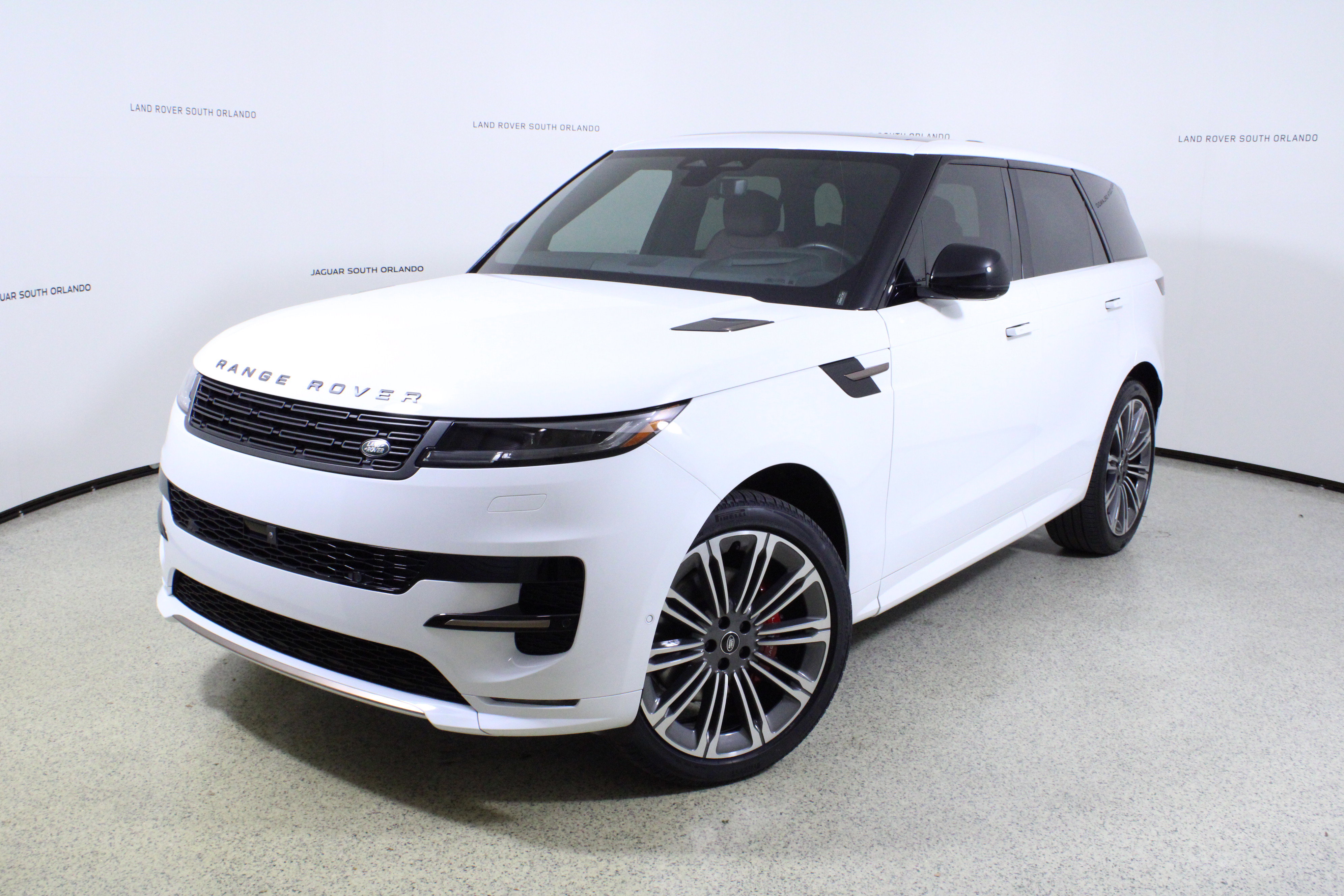 Used 2025 Land Rover Range Rover Sport Dynamic SE AWD/4WD image 1