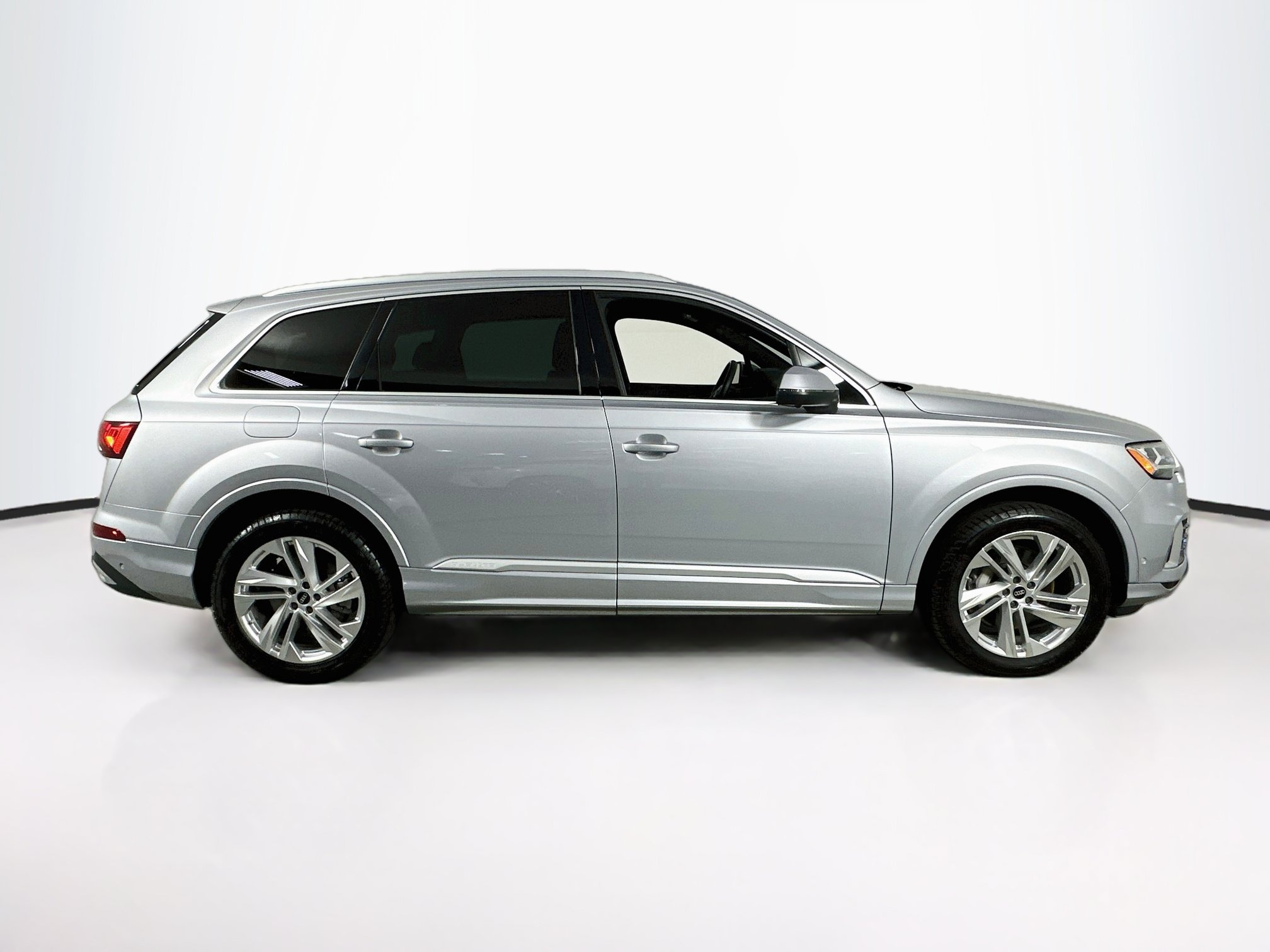 Used 2022 Audi Q7 2.0T Premium w/ Convenience Package AWD/4WD image 4