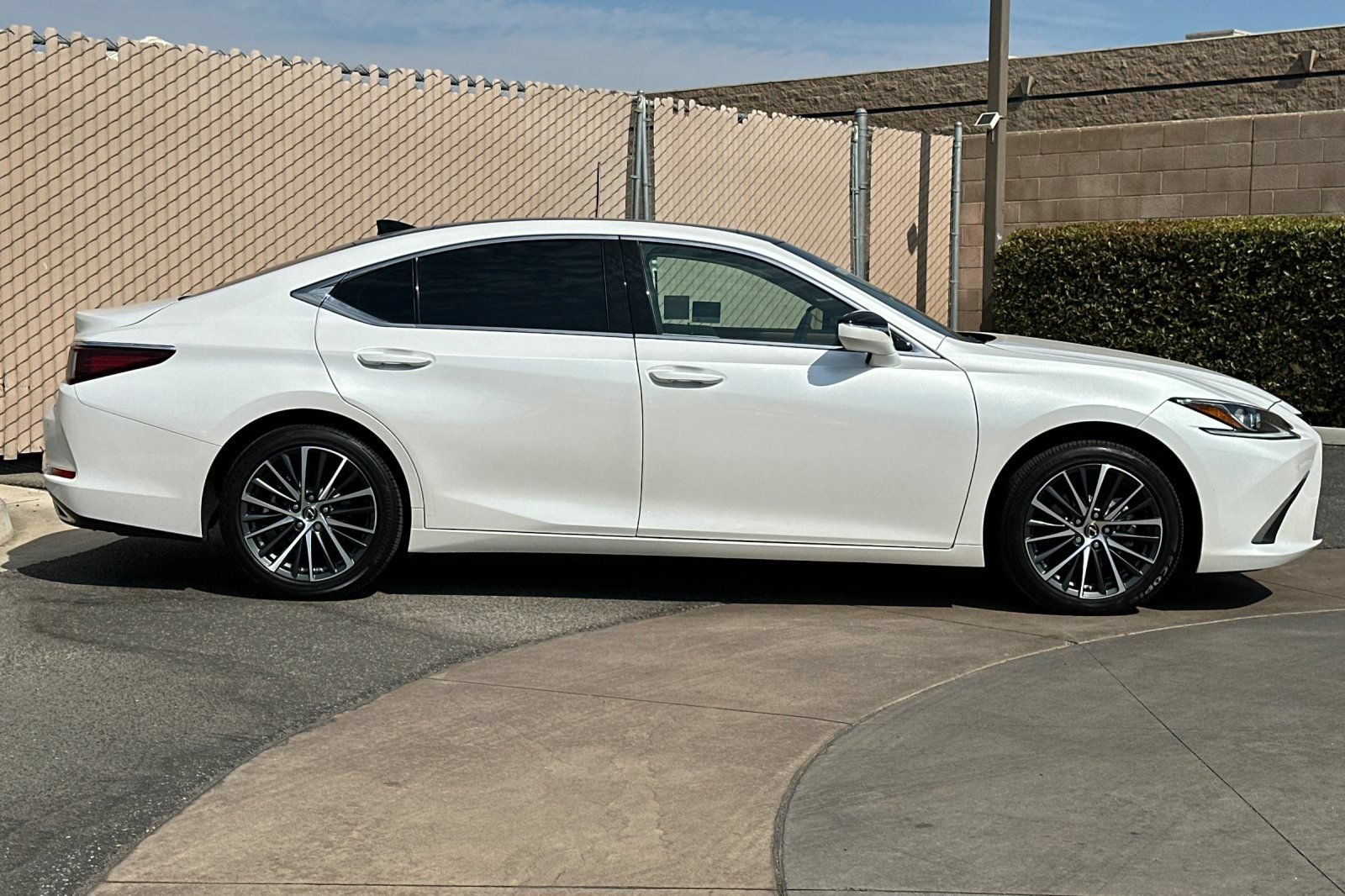 Certified 2023 Lexus ES 350 w/ Premium Package FWD image 3