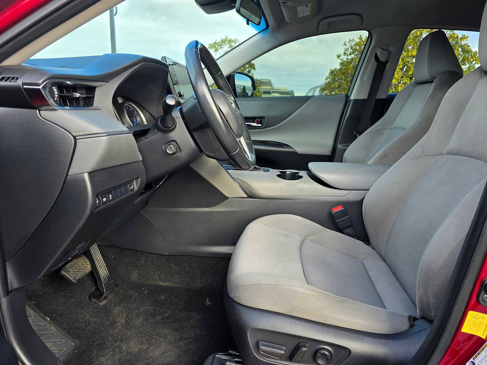 Used 2021 Toyota Venza LE w/ Carpet Mat Package (TMS) image 22
