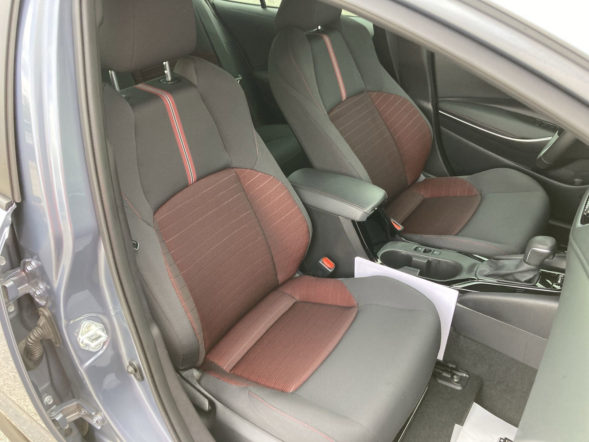 Certified 2025 Toyota Corolla SE FWD image 27