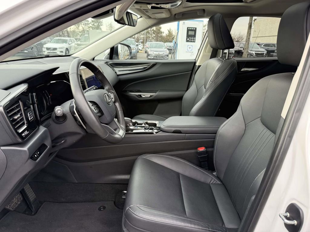 Used 2025 Lexus NX 350 AWD image 13