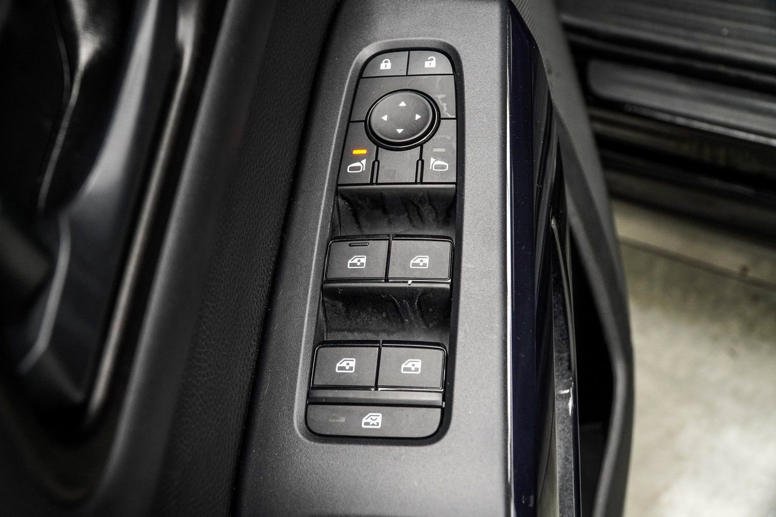 Used 2025 Nissan Pathfinder SV image 32