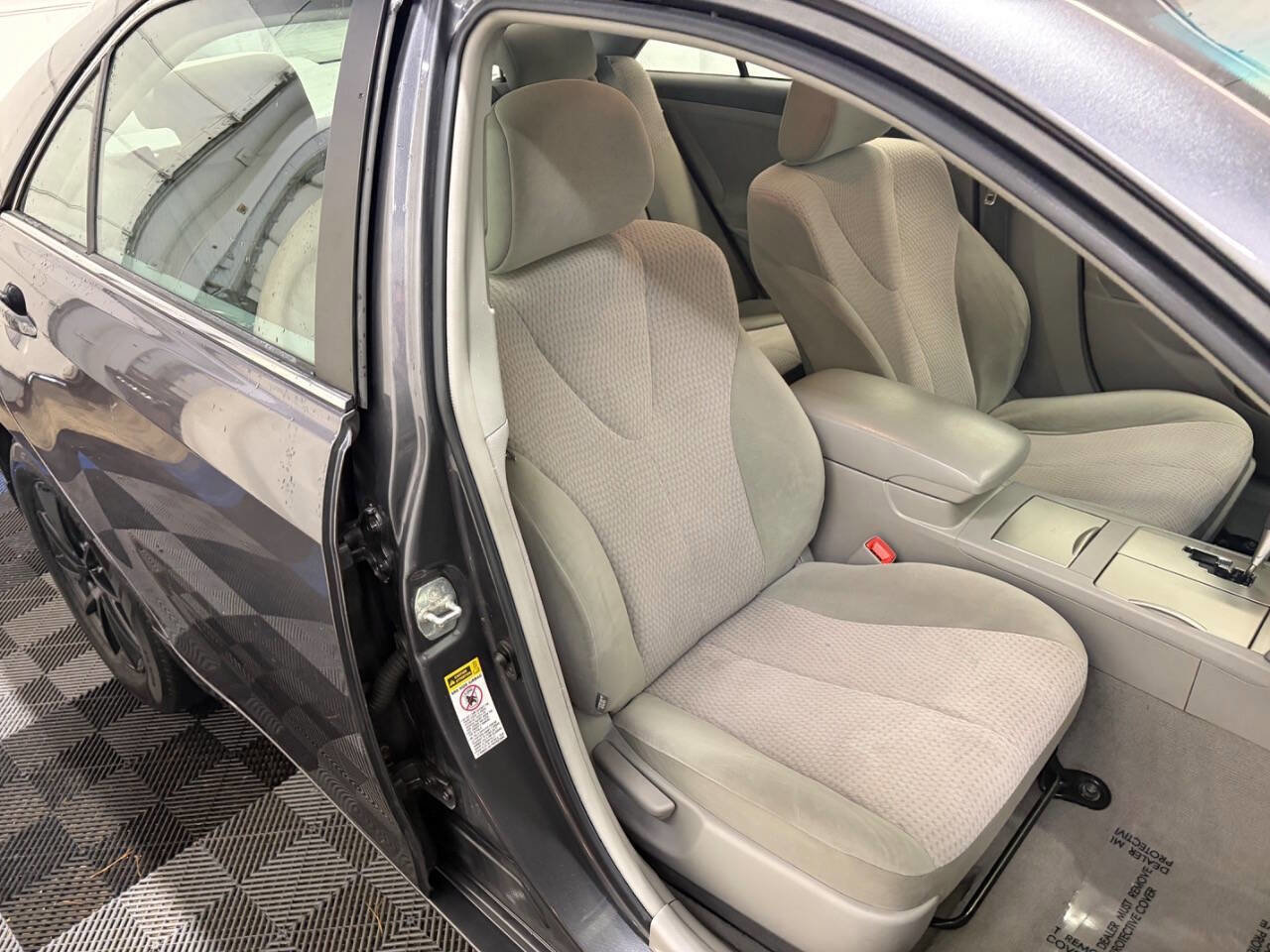 Used 2011 Toyota Camry LE image 20