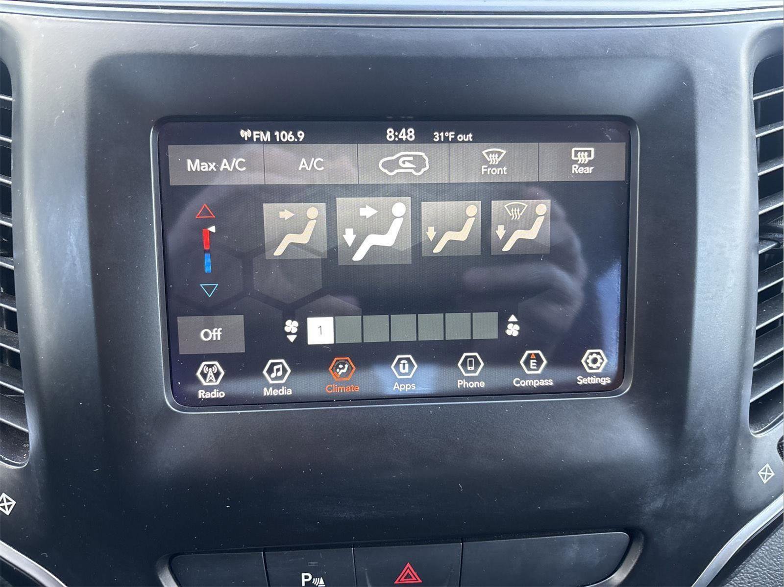 Used 2020 Jeep Cherokee Latitude Plus image 30