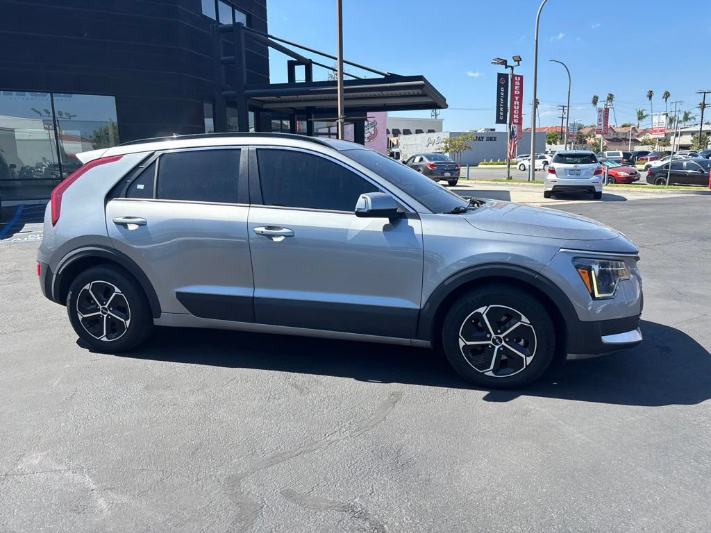 Used 2023 Kia Niro EX FWD image 3