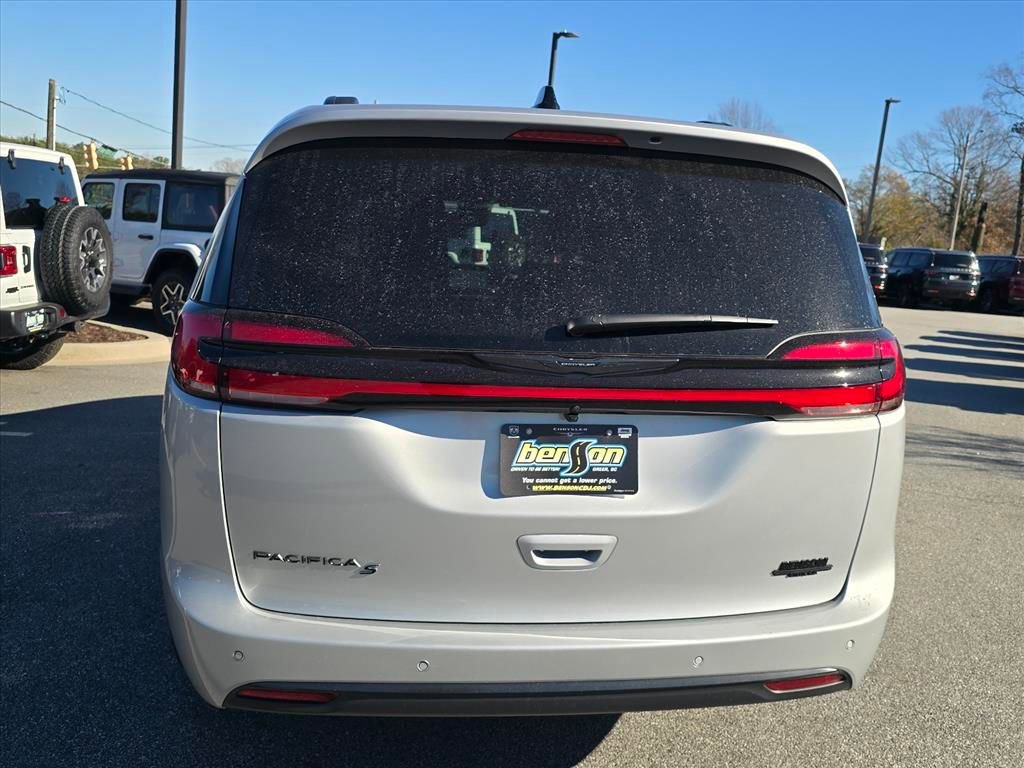 New 2026 Chrysler Pacifica Select w/ S Appearance Package FWD image 14