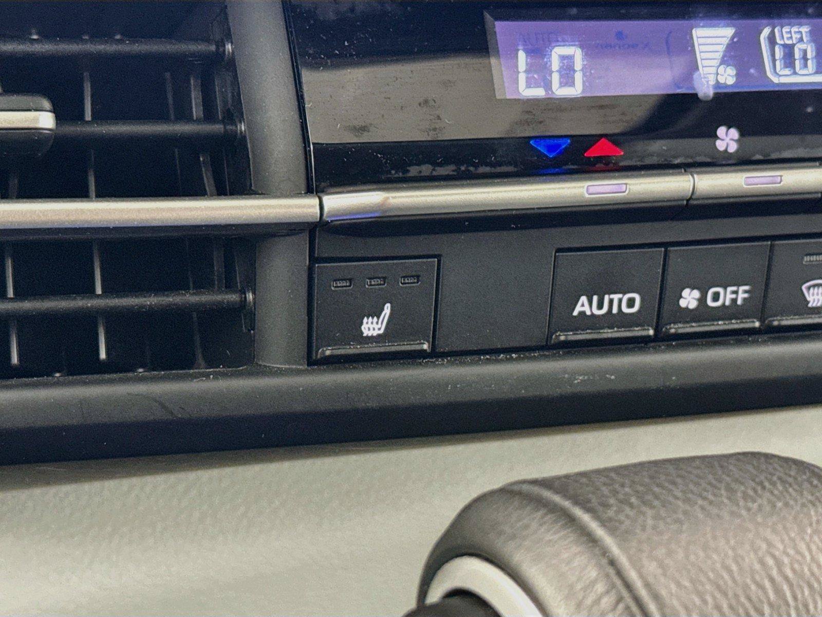 Certified 2025 Toyota Sienna XLE FWD image 8