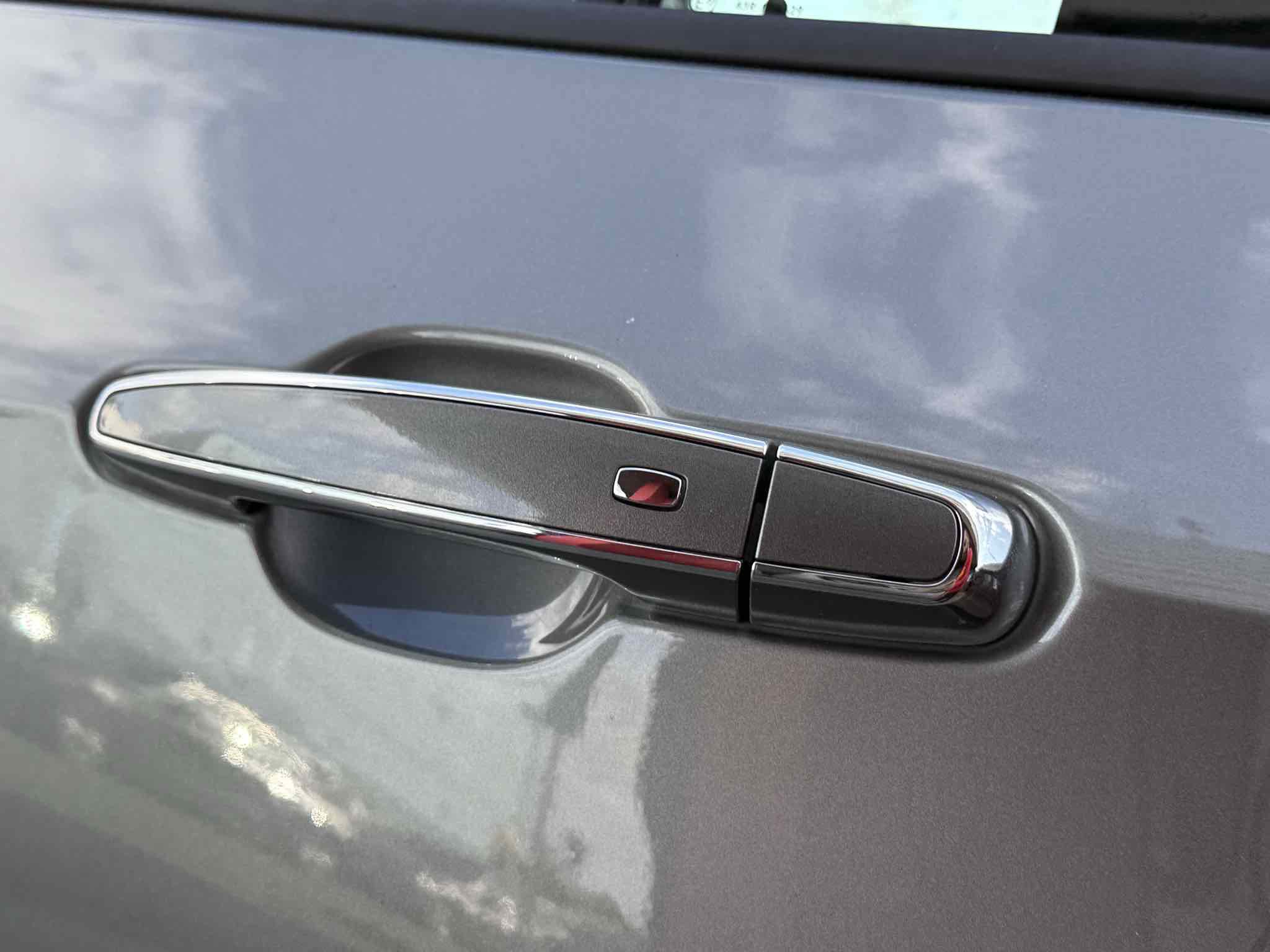 Used 2017 Chevrolet Volt Premier w/ Driver Confidence II Package image 19