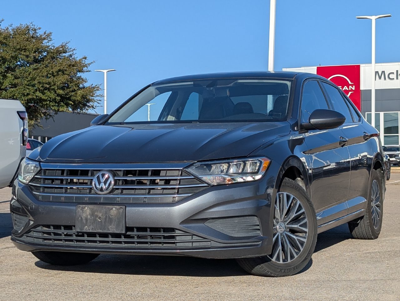 Used 2019 Volkswagen Jetta SE FWD image 2