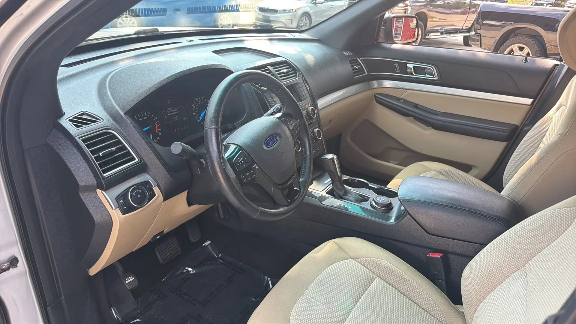 Used 2016 Ford Explorer XLT AWD/4WD image 14