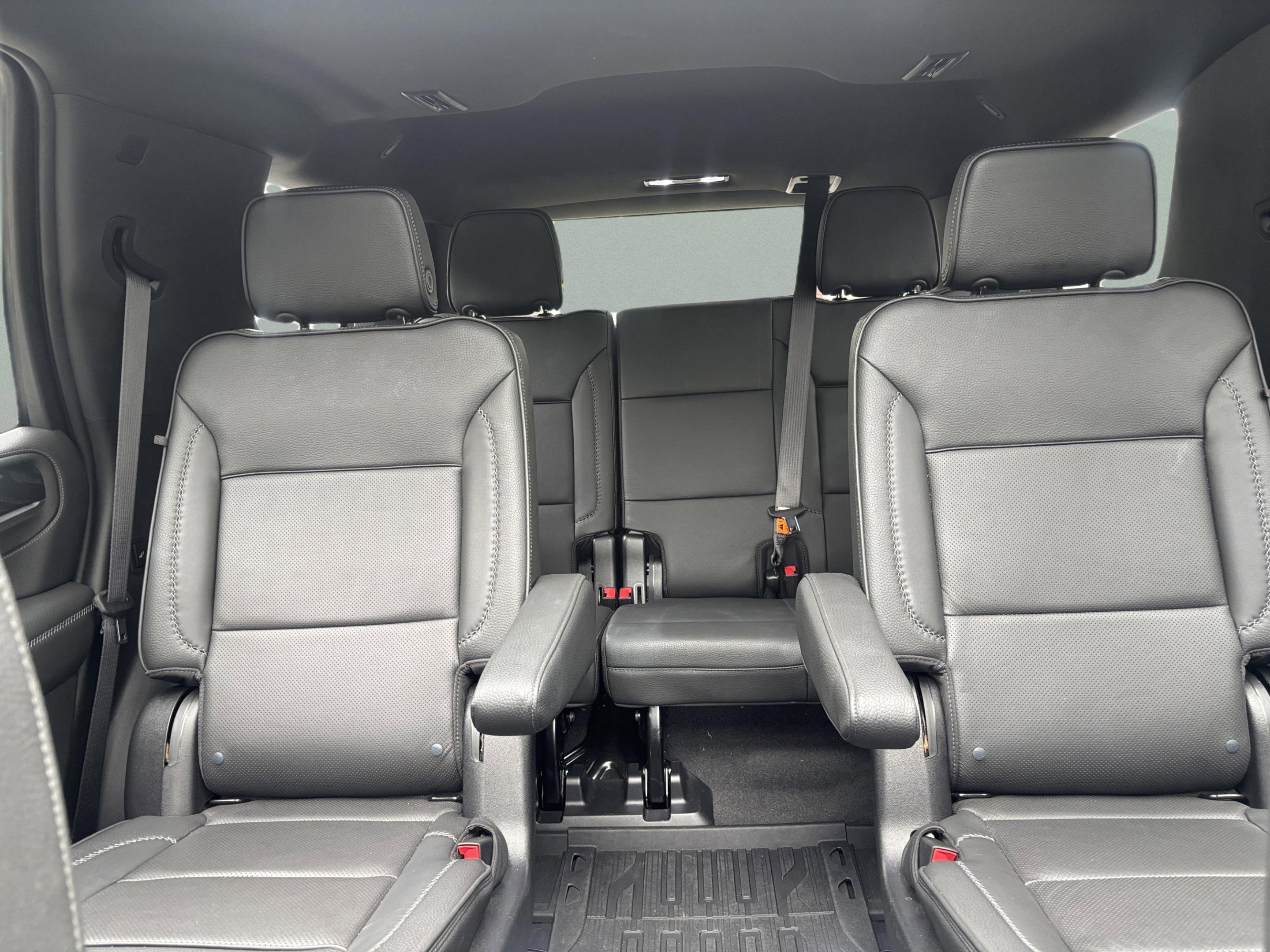 Used 2022 GMC Yukon Denali w/ Denali Reserve Package RWD image 15