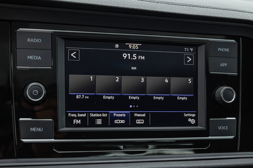 Certified 2023 Volkswagen Jetta SE w/ Panoramic Sunroof Package FWD image 17