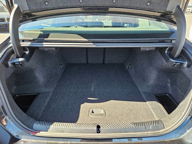 Used 2025 BMW i5 eDrive40i w/ Premium Package image 7