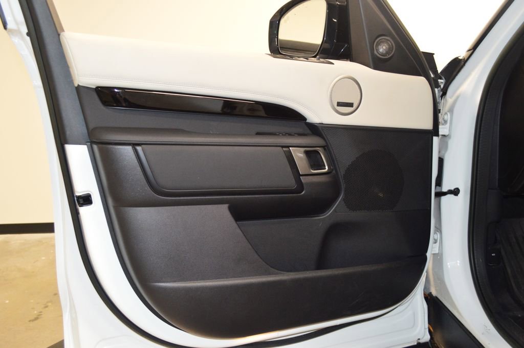 Used 2023 Land Rover Discovery S R-Dynamic AWD/4WD image 17