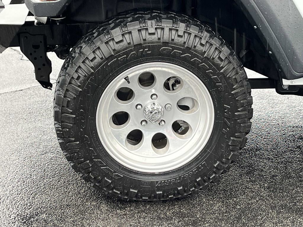 Used 2023 Jeep Wrangler Sport image 11