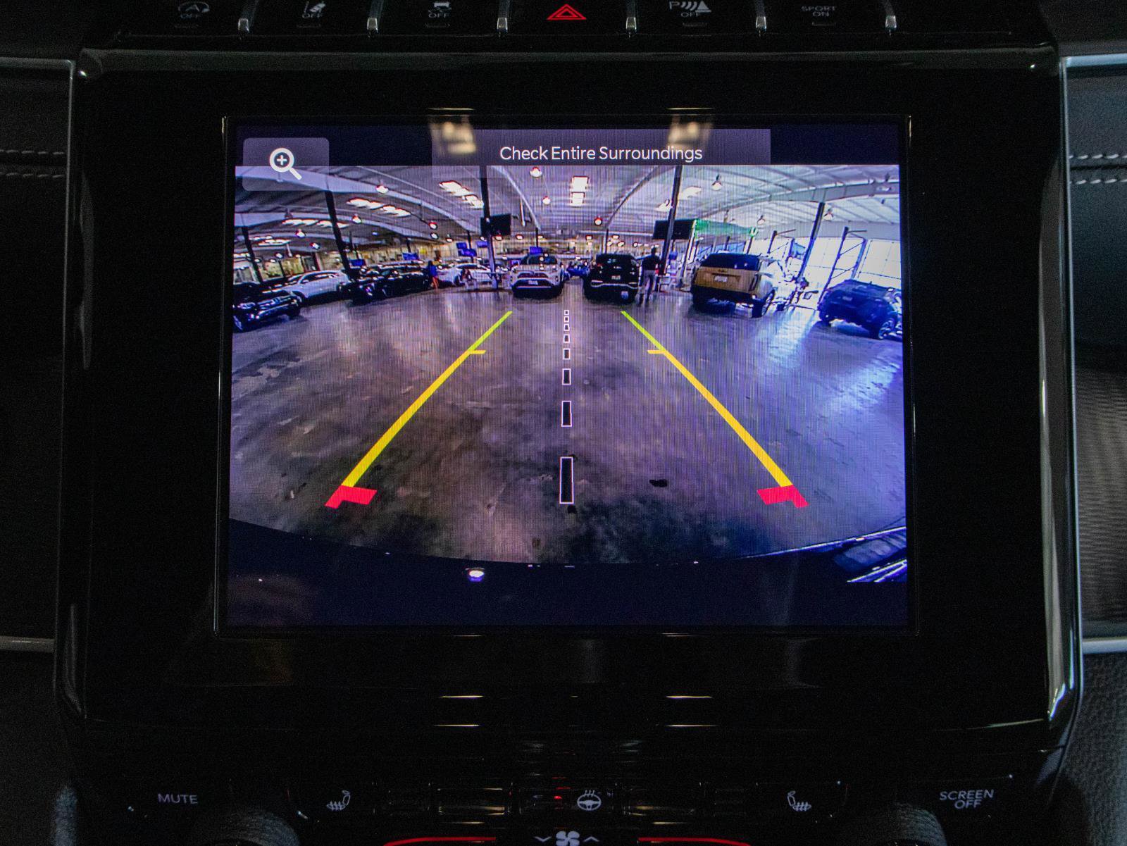 Used 2025 Jeep Grand Cherokee Altitude AWD/4WD image 6