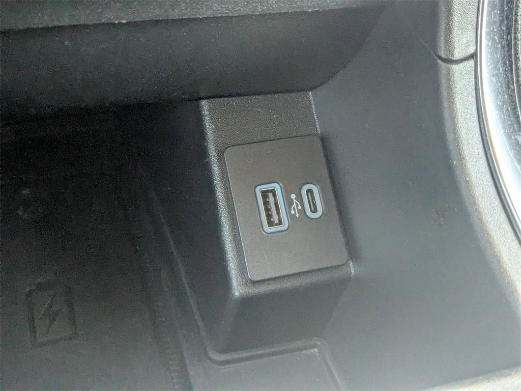 Used 2024 Ford Edge Titanium image 24