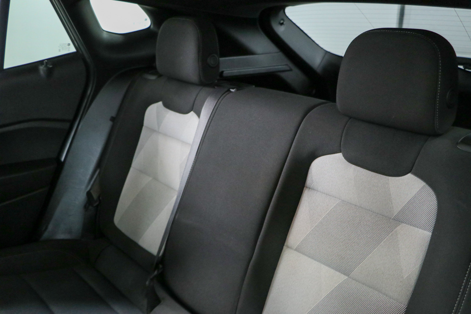 Used 2024 Chevrolet Trax RS w/ Sunroof Package FWD image 25