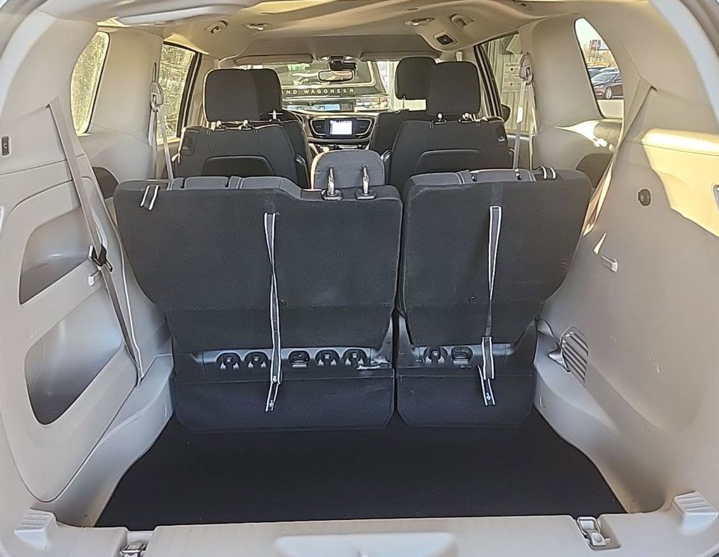 Used 2023 Chrysler Voyager LX image 10