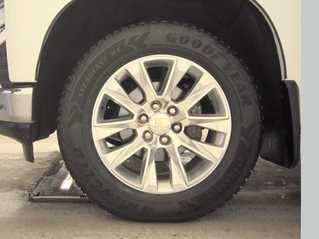 Used 2021 Chevrolet Silverado 1500 LTZ w/ LTZ Convenience Package II AWD/4WD image 18