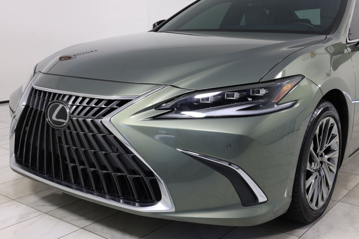 Used 2024 Lexus ES 300h Ultra Luxury w/ Accessory Package (Z2) FWD image 50