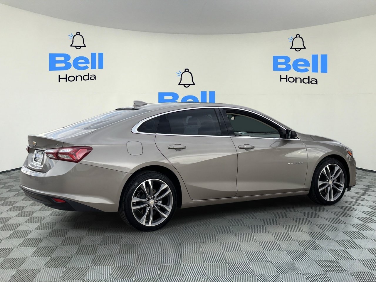Used 2023 Chevrolet Malibu LT w/ LPO, Floor Liner Package FWD image 4