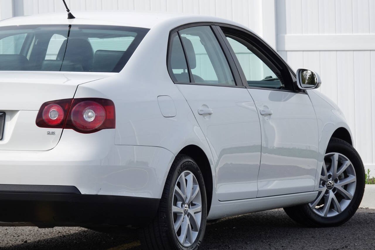 Used 2010 Volkswagen Jetta Limited Edition FWD image 60