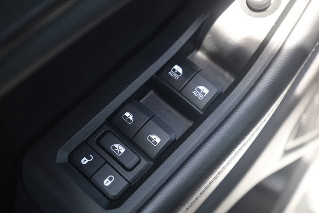 Used 2024 Jeep Grand Cherokee Laredo AWD/4WD image 14