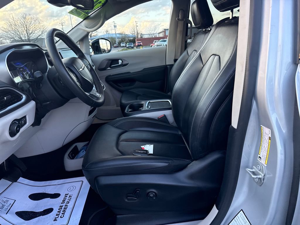 Used 2024 Chrysler Pacifica Touring-L FWD image 10