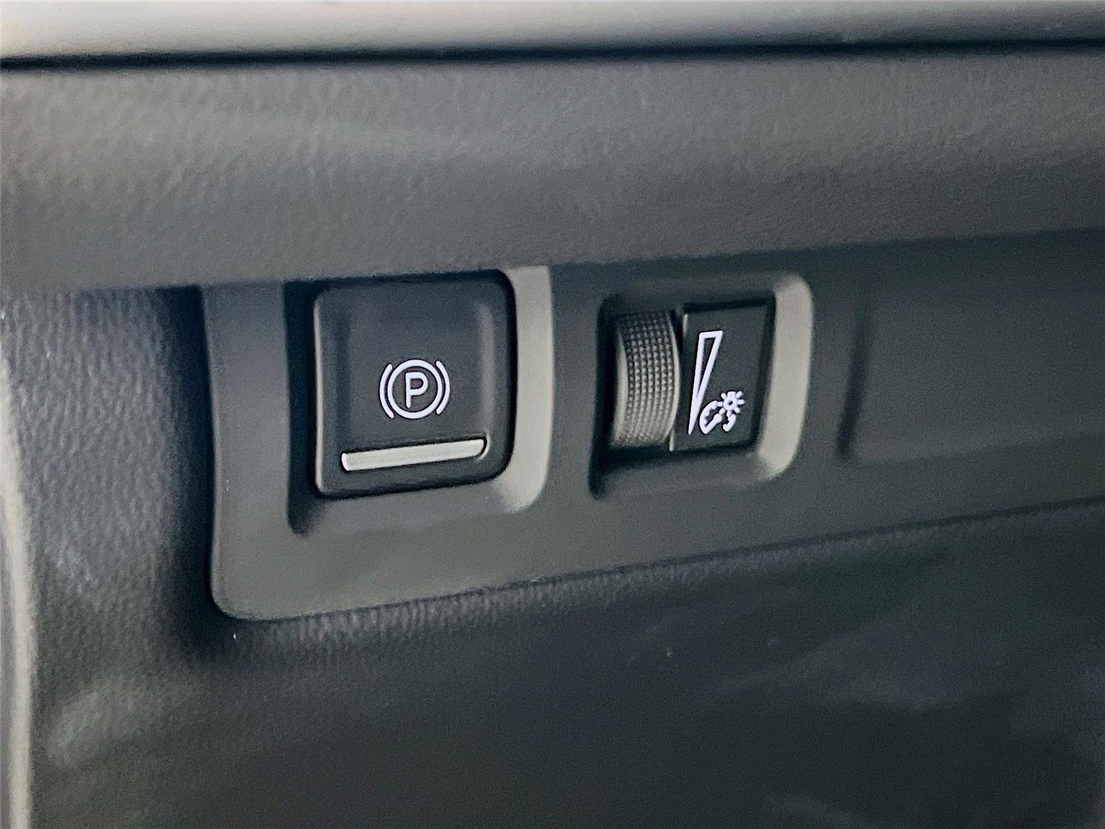 Used 2025 Cadillac XT4 Premium Luxury image 10