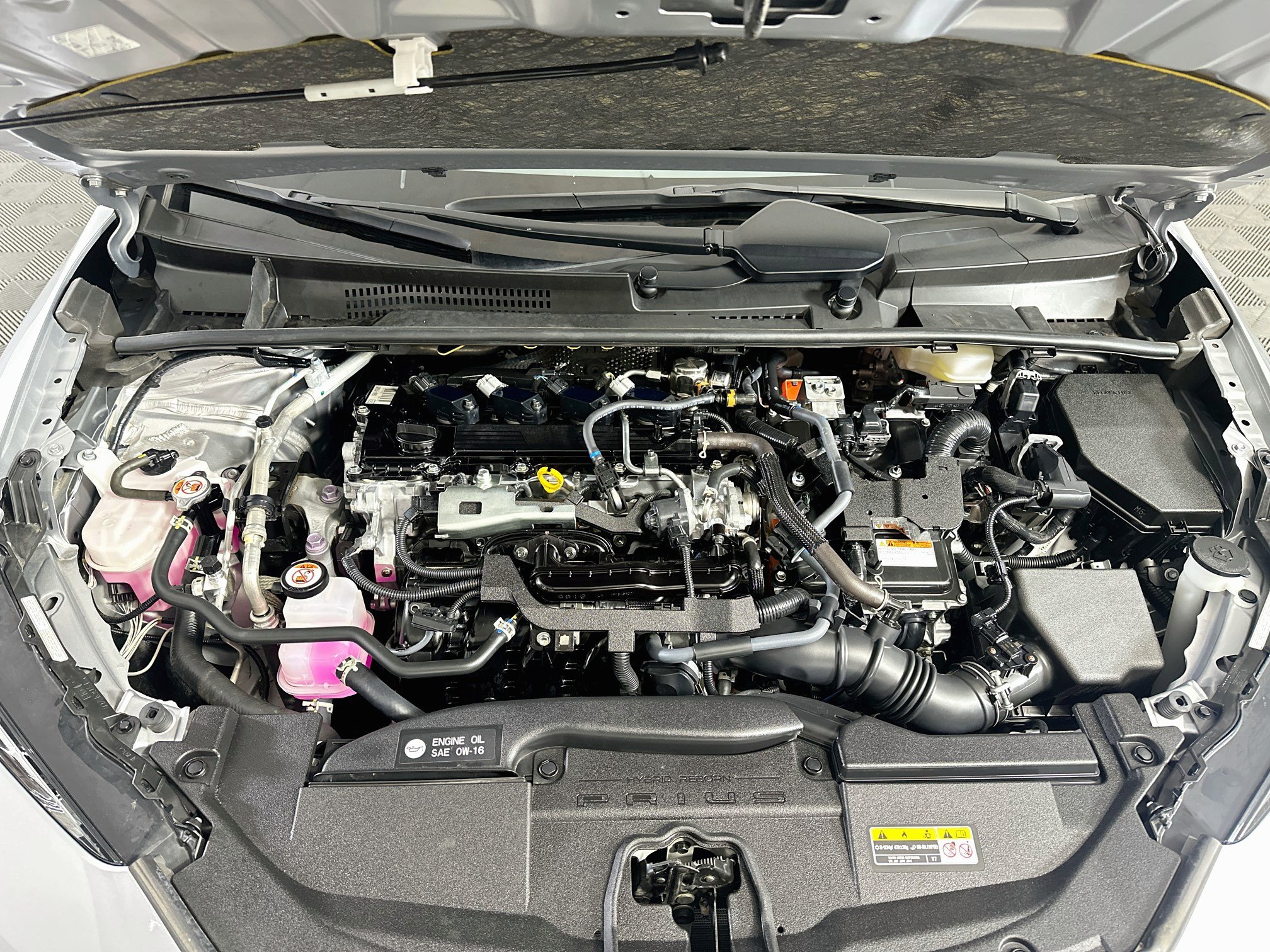 Used 2025 Toyota Prius LE FWD image 33