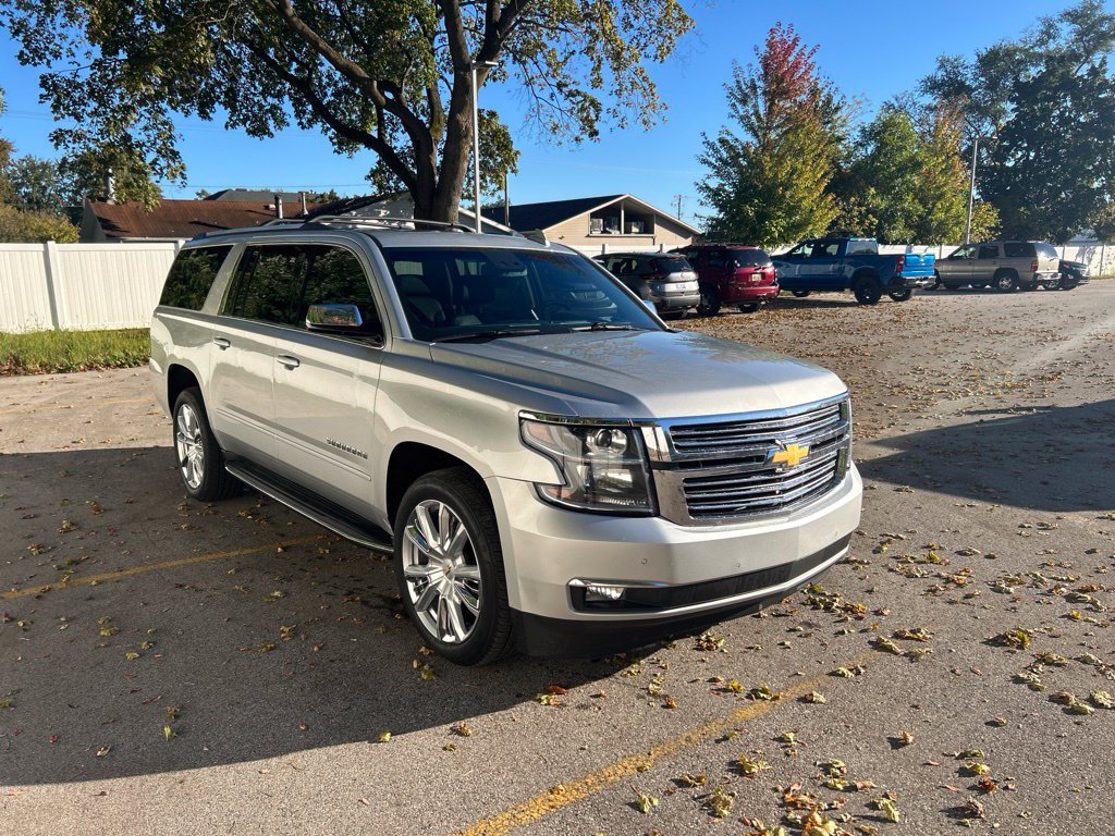 Used 2017 Chevrolet Suburban Premier AWD/4WD image 4