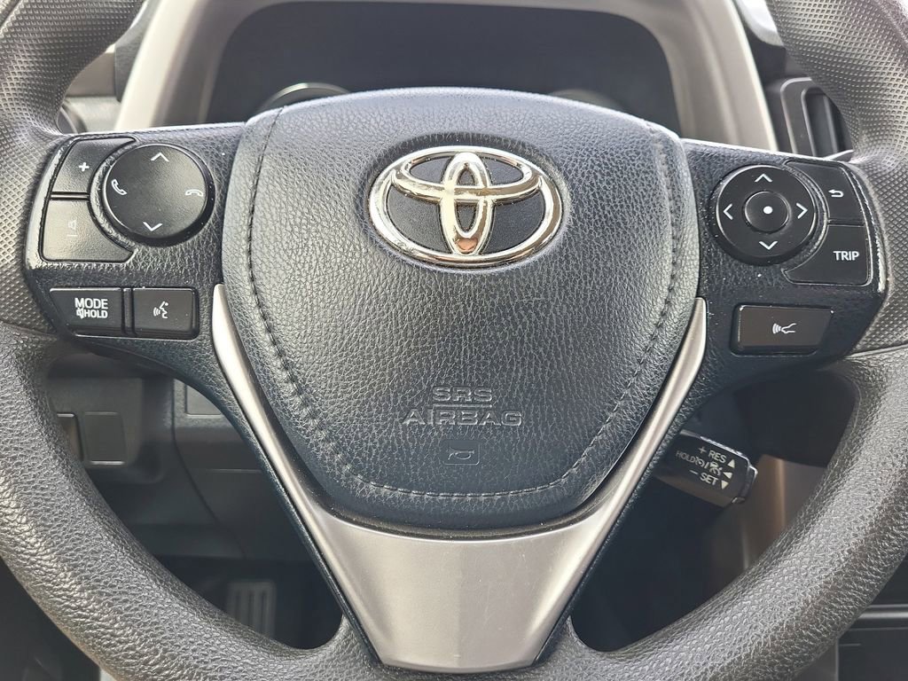 Used 2018 Toyota RAV4 LE w/ Carpet Mat Package AWD/4WD image 16