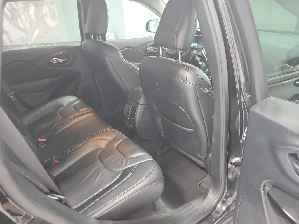 Used 2023 Jeep Cherokee Altitude Lux AWD/4WD image 18